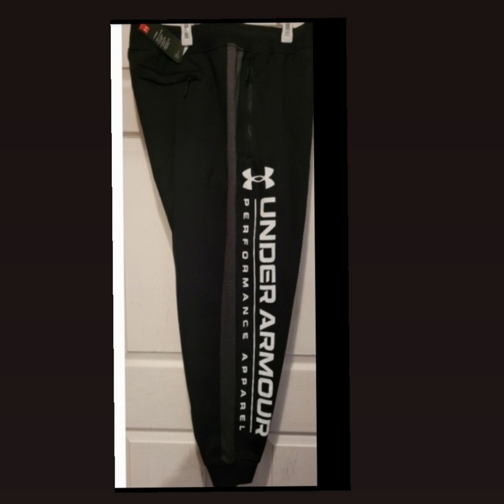 UNDER ARMOUR JOGGER
